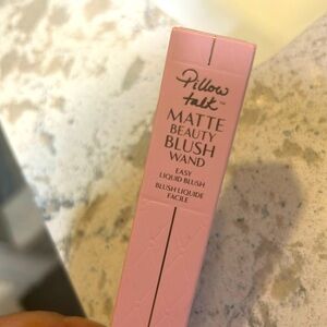 Charlotte Tilbury Pillow Talk matte beauty blush wand